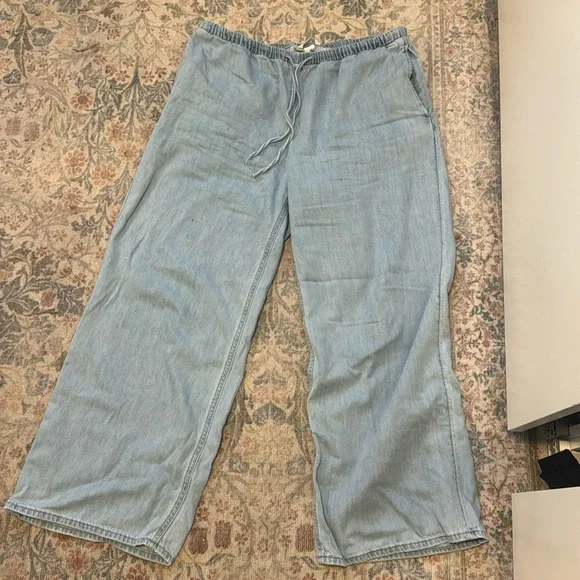 Drawstring pants - Picture 1 of 4